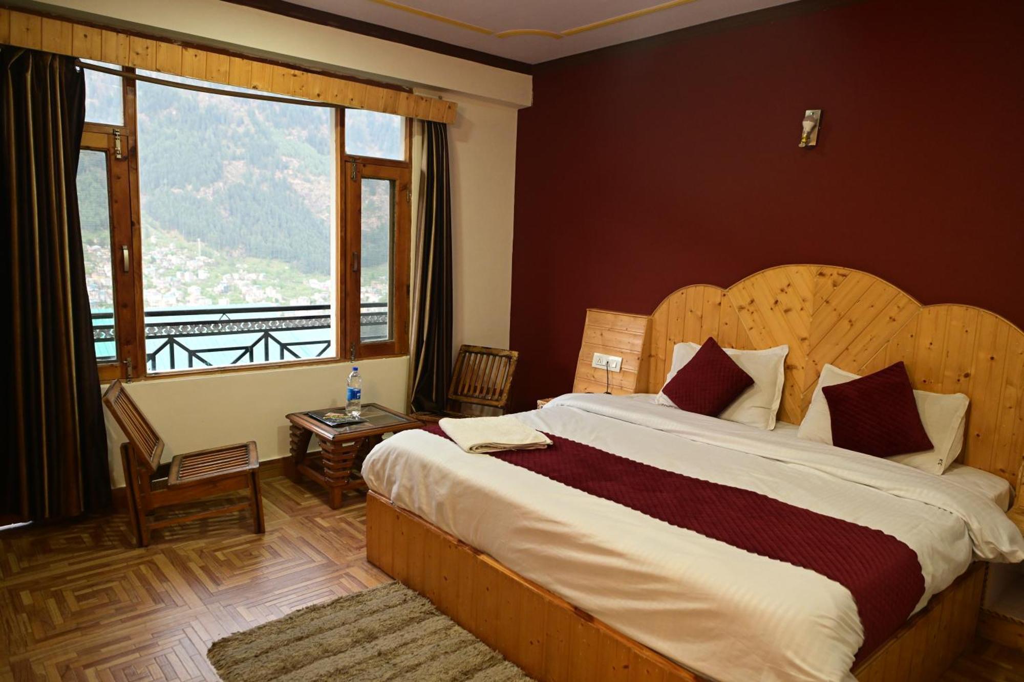 Krishana Cottage A Pure Veg !!!300 M From Hadimba Temple!!!Balcony Rooms!!!Veg Restaurant!!!Couple Friendly!!!Family Cottage!!! Manali  Bagian luar foto