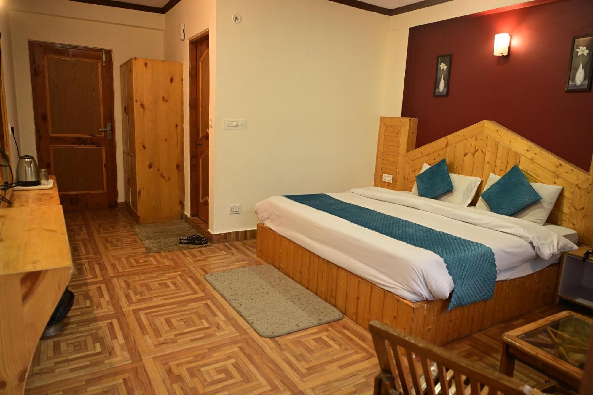 Krishana Cottage A Pure Veg !!!300 M From Hadimba Temple!!!Balcony Rooms!!!Veg Restaurant!!!Couple Friendly!!!Family Cottage!!! Manali  Bagian luar foto