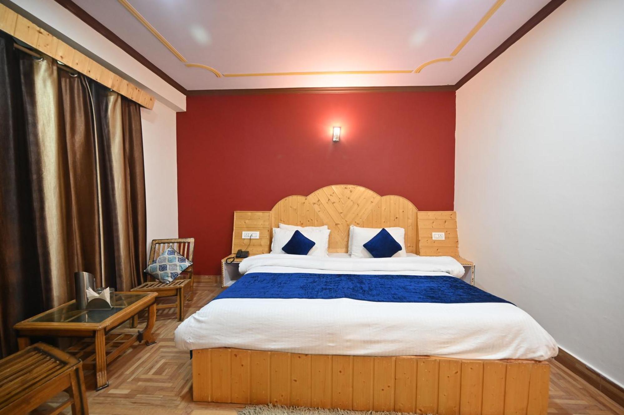 Krishana Cottage A Pure Veg !!!300 M From Hadimba Temple!!!Balcony Rooms!!!Veg Restaurant!!!Couple Friendly!!!Family Cottage!!! Manali  Bagian luar foto