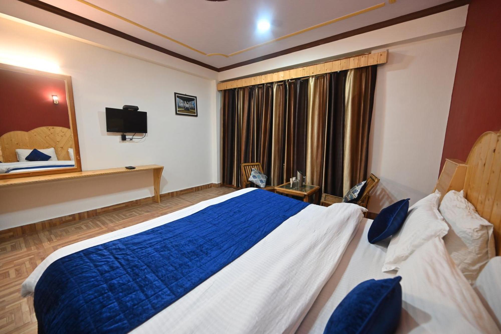Krishana Cottage A Pure Veg !!!300 M From Hadimba Temple!!!Balcony Rooms!!!Veg Restaurant!!!Couple Friendly!!!Family Cottage!!! Manali  Bagian luar foto