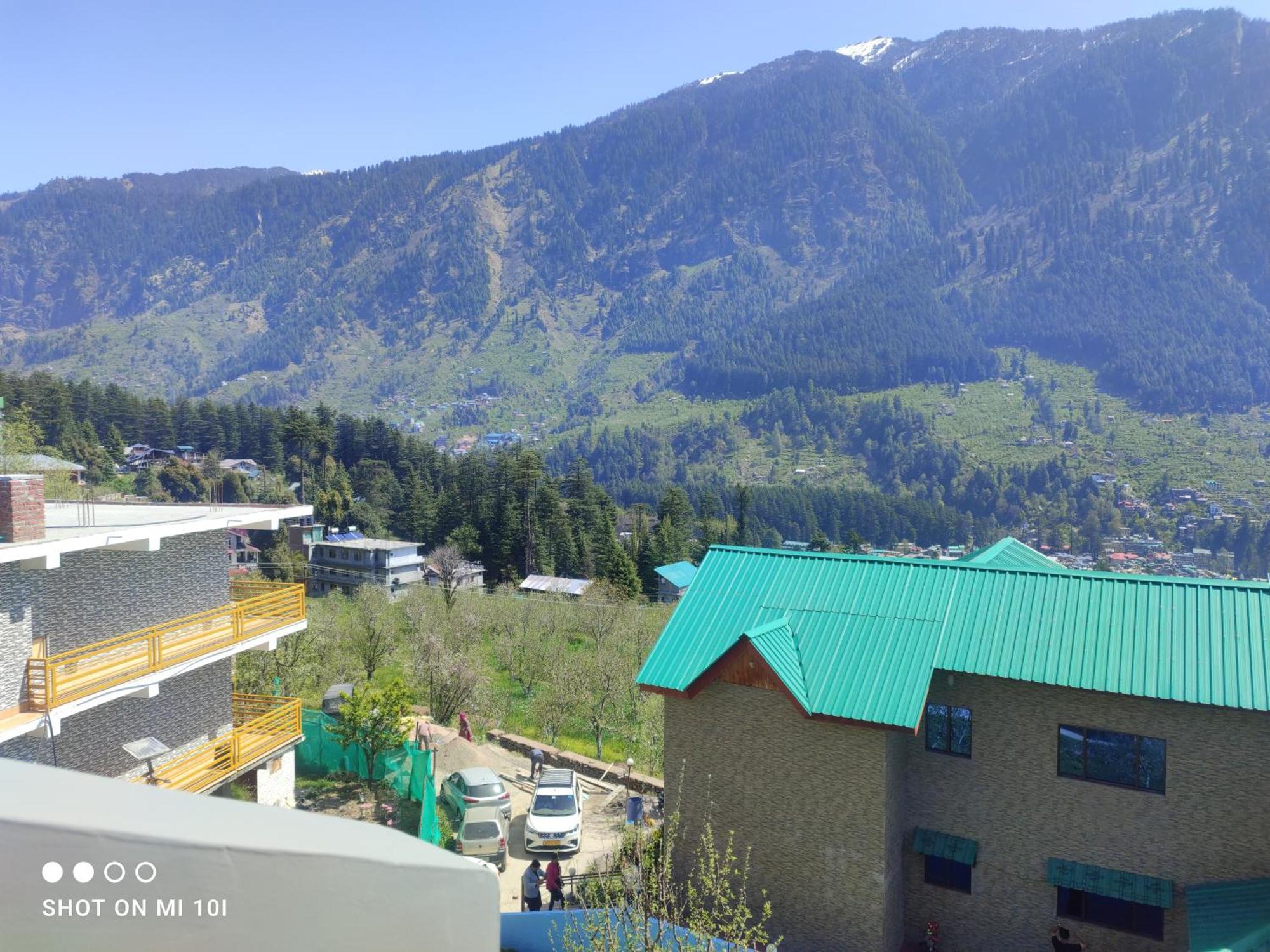 Krishana Cottage A Pure Veg !!!300 M From Hadimba Temple!!!Balcony Rooms!!!Veg Restaurant!!!Couple Friendly!!!Family Cottage!!! Manali  Bagian luar foto
