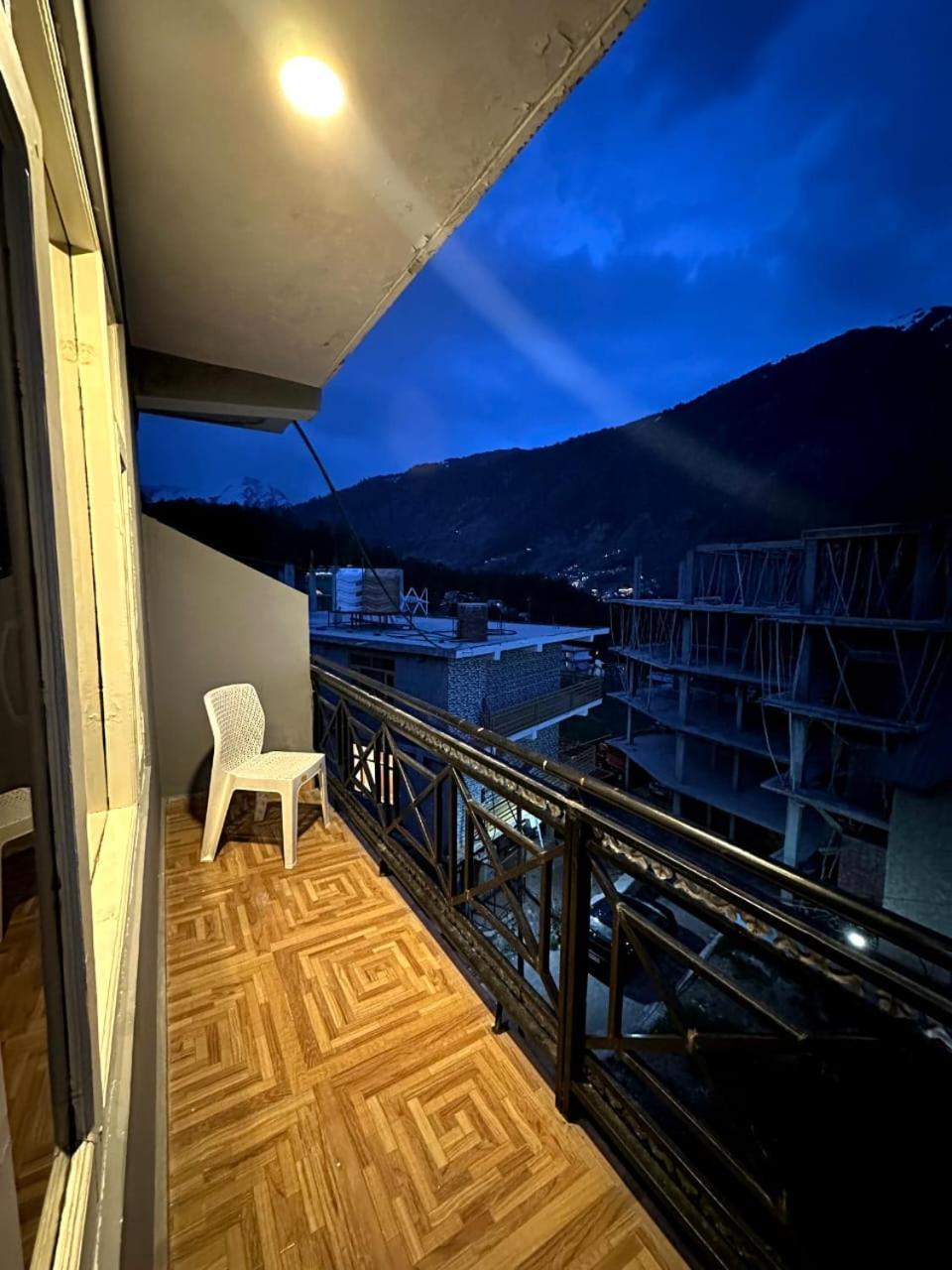 Krishana Cottage A Pure Veg !!!300 M From Hadimba Temple!!!Balcony Rooms!!!Veg Restaurant!!!Couple Friendly!!!Family Cottage!!! Manali  Bagian luar foto